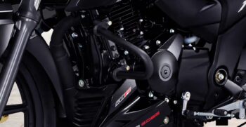 APACHE RTR 160 4V BLACK EDITION7